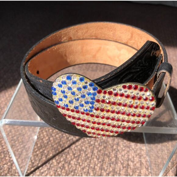 CACHE Black Embossed Leather 3" METAL HEART Rhinestones Flag Buckle Belt NWT New - Picture 5 of 10